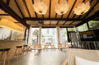 Yiliang Xihe (Kaifeng University Wansuishan Wuxia City Store)