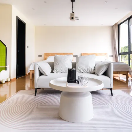 Yaochi Ju Creamy-Style Art Design View Inn (Longchi Mountain Scenic Area, Yaohu Town)