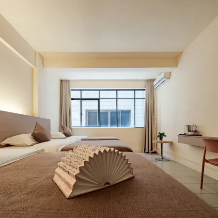 Baiyi Audio-Visual Hotel (Guilin High-Speed Railway North Station)