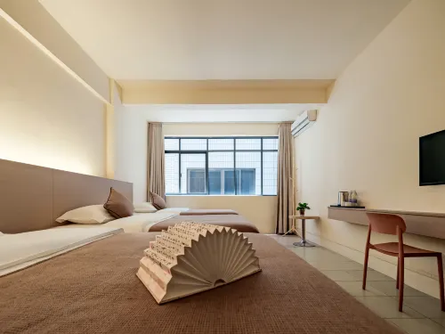Baiyi Audio-Visual Hotel (Guilin High-Speed Railway North Station) - 2-stjärniga