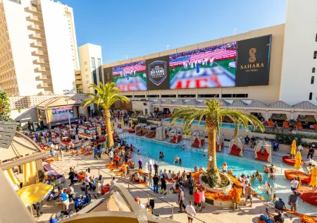 Sahara Las Vegas Отели рядом с достопримечательностью «Даунтаун Контейнер Парк»