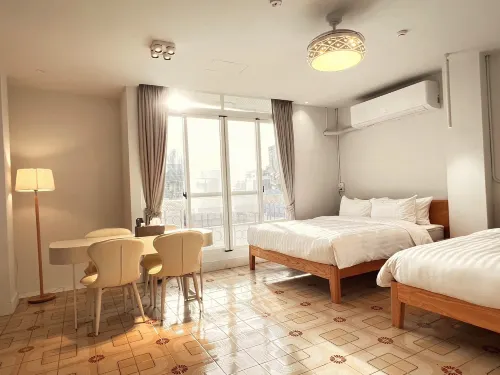 122 Western Building Hotels in Chiayi