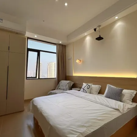 Lanyue Movie Homestay (Zhongnan Century Town)