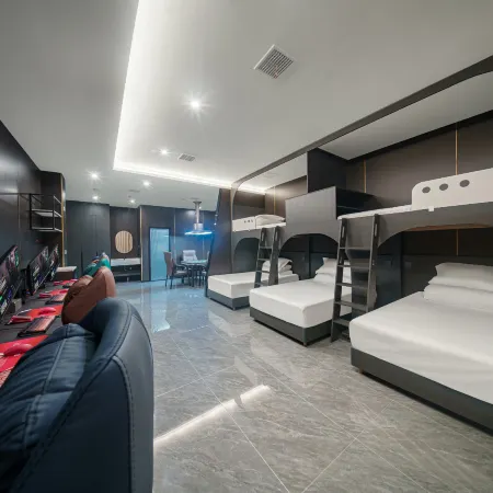 Aurora Digital Hotel (Yongfeng Long-Distance Bus Station)