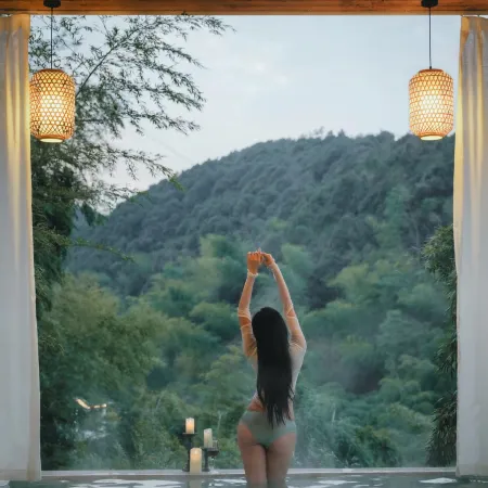 Under the Tree Art Hot Spring Homestay Отели в г. Лудинг