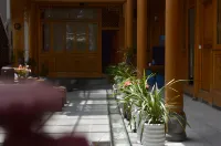 Jiansu | Mocha Yoga・Ayurveda・Serene Courtyard Scenic Boutique Stay (Tengchong Tourist Bus Station)