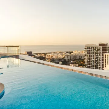 Eurostars Universal Lisboa Отели рядом с достопримечательностью «Edificio Atlantis»