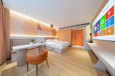 Holiday Inn Roman Отели рядом с достопримечательностью «Longhaitian Island»