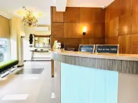 Pearl Lane Hotel - Newly Renovated