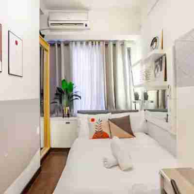 Stunning Suite 10 Steps from Eastwood Mall Rooms