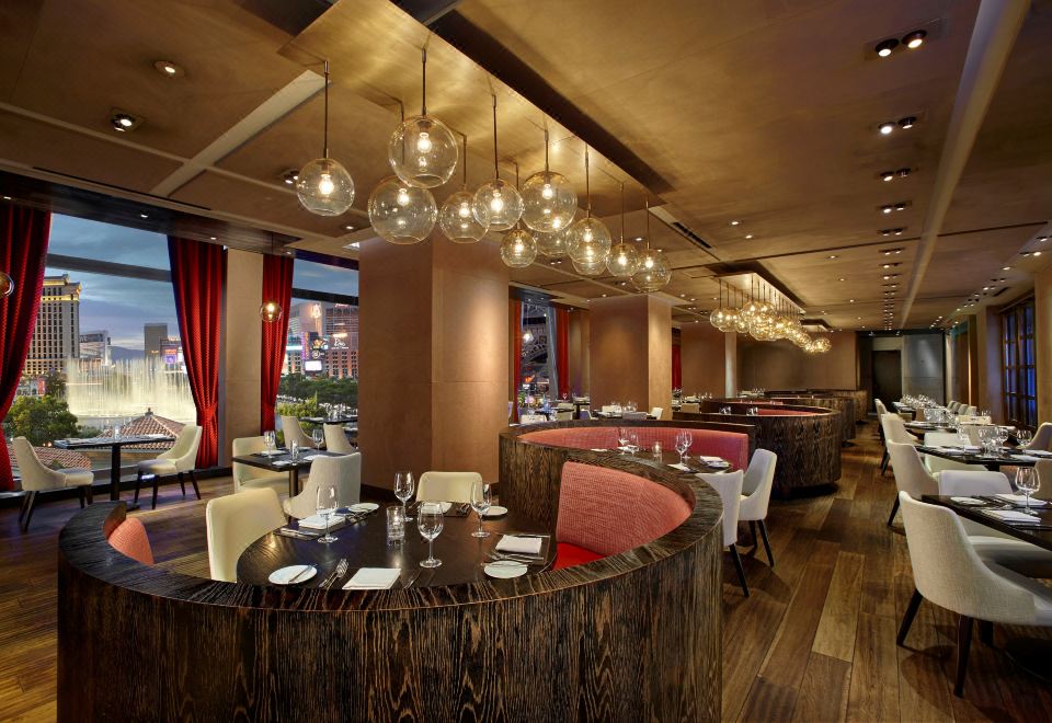 5. 더 코스모폴리탄..