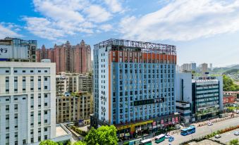 Yuzhu HotelGuiyang WuDangXintian MTR