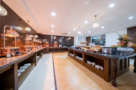 Shantou Railway Station Zhujiang Road Food Street James Joyce ELITE Hotel Отели рядом с достопримечательностью «Waisha Old Bridge»