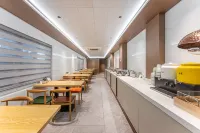 Rujia Ruibo Cloud Hotel (Xiangshan Passenger Center Wanda)