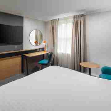 Holiday Inn FARNBOROUGH by IHG Rooms