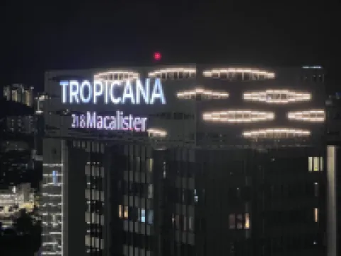 Tropicana 218: Spacious Luxury City 3BR 3car 11pax