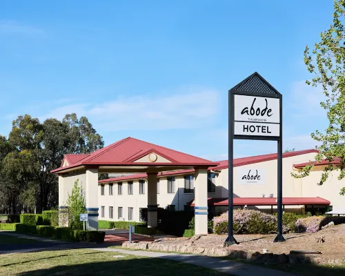Abode Tuggeranong Hotel a Canberra