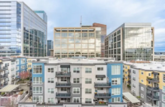 1BR+Den | Gym, Lounge | Bellevue | Sophari C