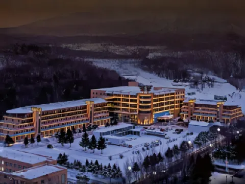 Yawangs Hotel (Yabuli Ski Resort) Отели в г. 