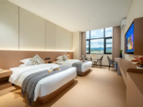 Huayi Select Hotel by Home Inn (Chuxiong Dayao County International Trade City) Hotels in Dayao