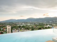 The Blue Mavi Hotel Отели рядом с достопримечательностью «Ват-Чалонг»