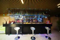 Old Youth · Tomorrow International Youth Hostel (Jinan Daming Lake Railway Station Chaoran Building) - bar