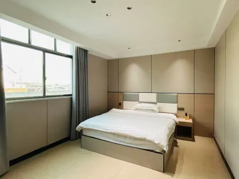 Central Hotel (Yugan Ruihong)