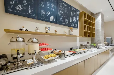 Yincheng Hotel (Binyang Litang High-Speed Railway Station)