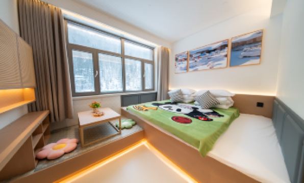 Xueyun Jiahua Resort Hotel (China's Snow Town Scenic Area)