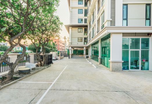 자인 방나 로비