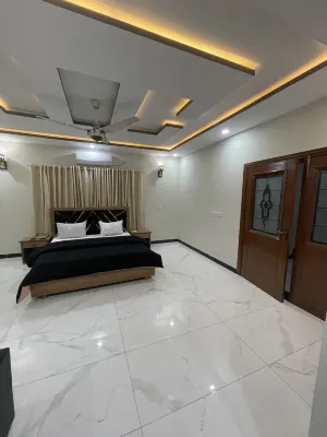 The Crown Guest House - 2-Star