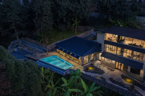 Yueshanju Jingshang Holiday Homestay ( Zhangjiajie National Forest Park) - インフィニティプール
