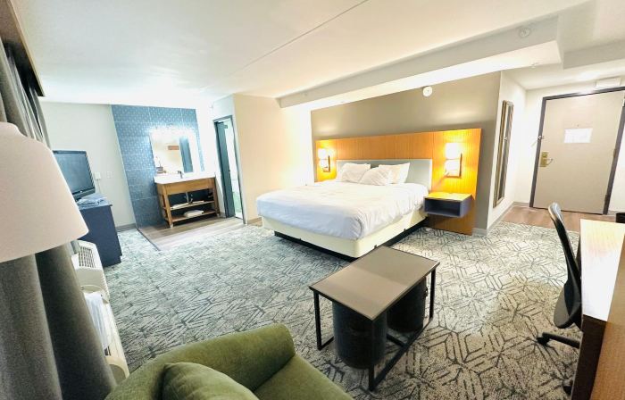 Ashbourne Hotel Canton/Hall of Fame I-77