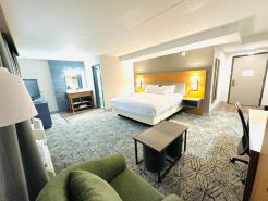 Ashbourne Hotel Canton/Hall of Fame I-77