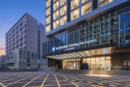 Holiday Inn Express Shenzhen Baolong Metro Station by IHG - 4 ดาว