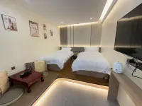 Yuanyuan | Wander · Manlu Courtyard Homestay (Yining Liuxing Street Airport)