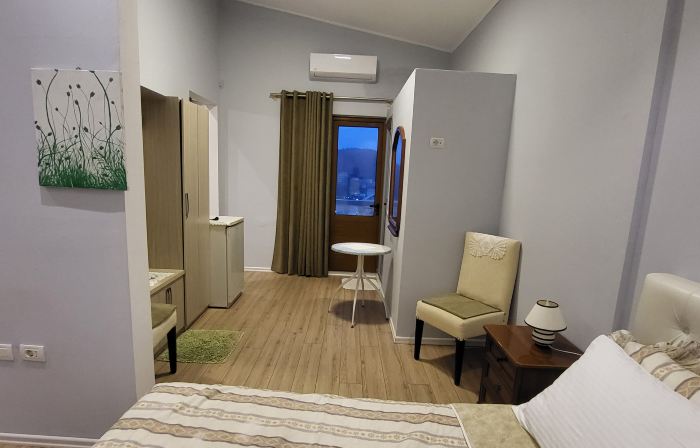 Jon rooms