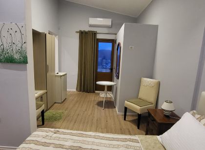 Jon rooms