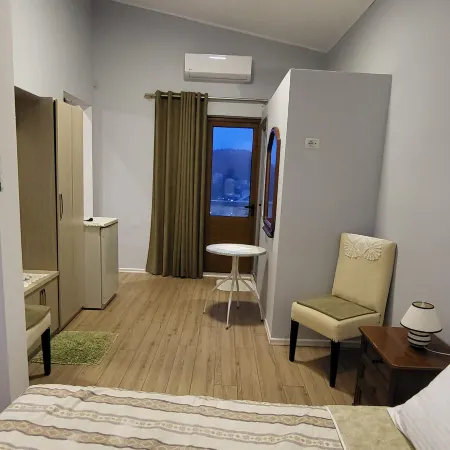 Jon rooms