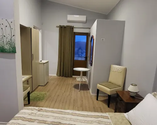 Jon rooms Hotels in Himare