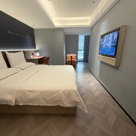 Ease Hotel · Zhi (Yichang Three Gorges Visitor Center Binjiang Wanda)