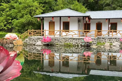 Lake Jingpo Canyon Jinyuan Hotel