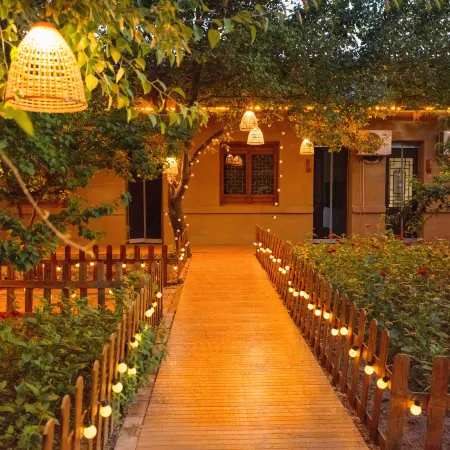 Front Yard & Back Yard Homestay (Near Xiangshawan Scenic Area)