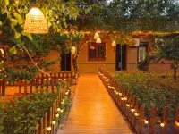 Front Yard & Back Yard Homestay (Near Xiangshawan Scenic Area) - Flughafentransfer