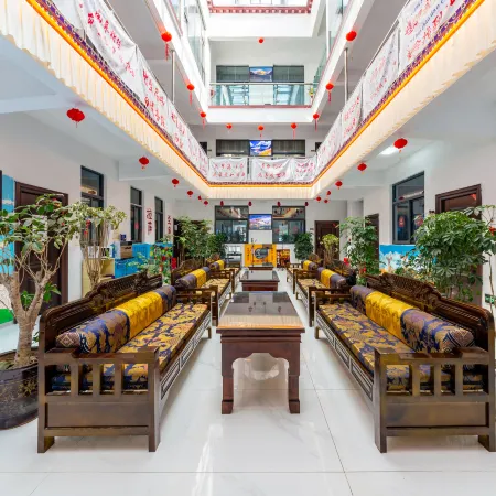 Shengtu Youth Hostel (Potala Palace)
