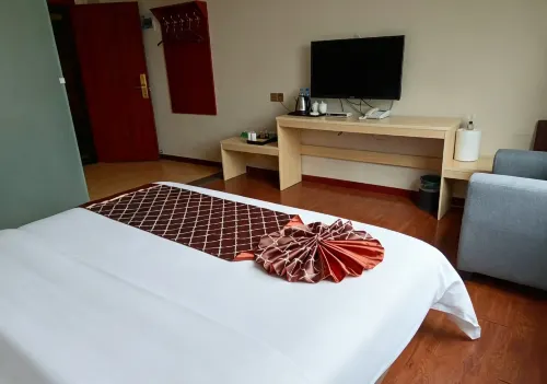Lifeng Hot Spring Hotel - 2 Yıldız