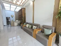 Red Roof Express Hotel (Xing'an National Forest Park) - parkir