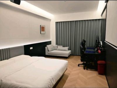 No. 7 E-Sports Hotel