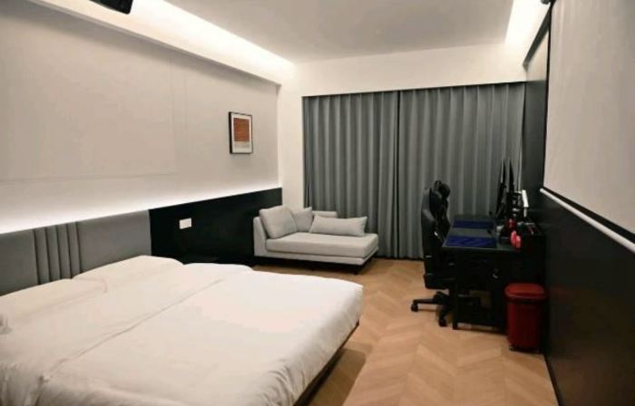 No. 7 E-Sports Hotel