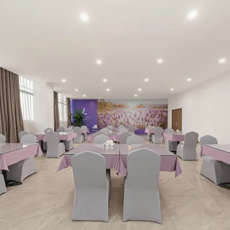 Lavande Hotel (Luxian Station Yuchan Avenue Branch)